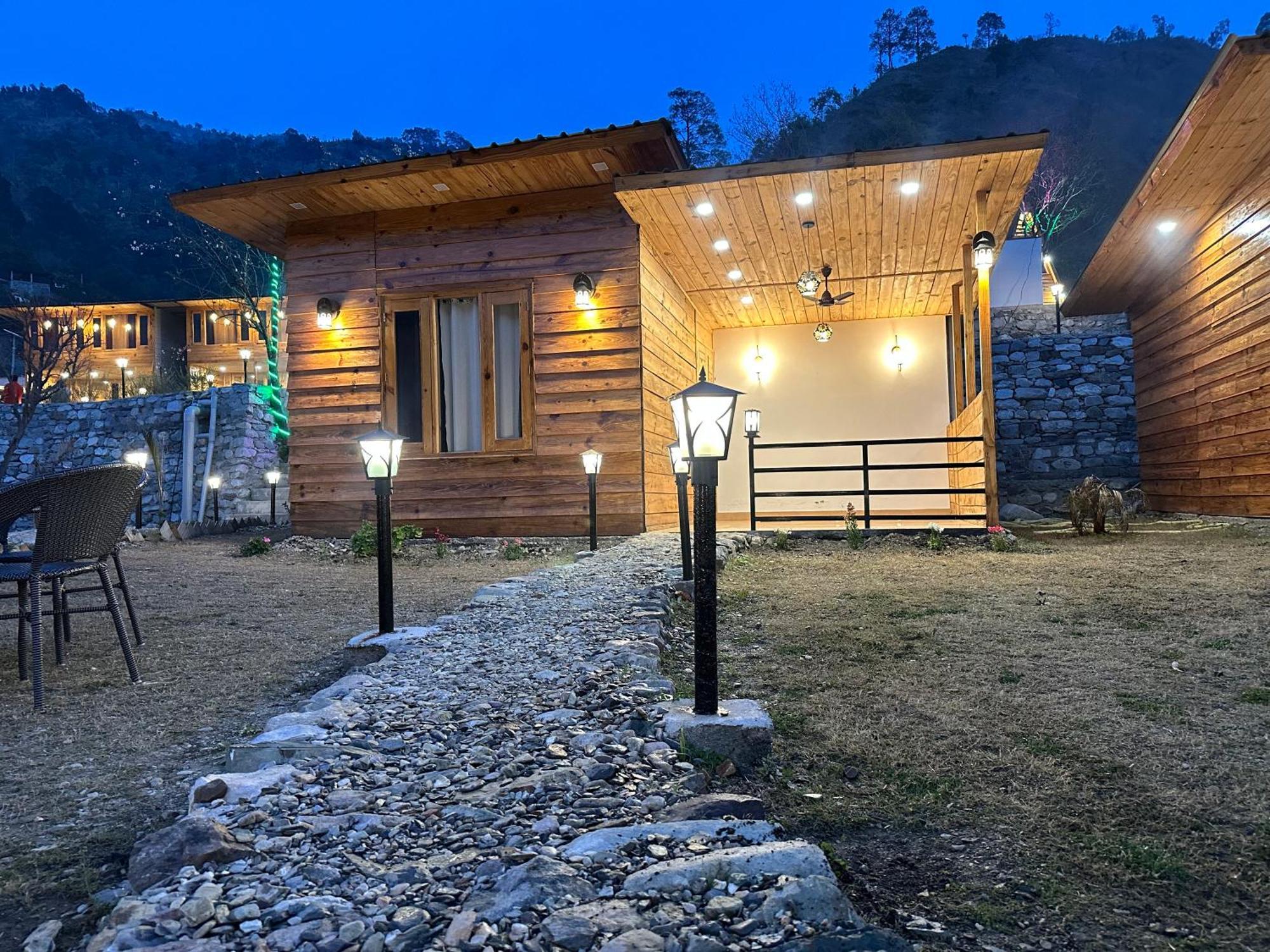 Cabana Riverside Resort - Kainchi Dham Nainital Bagian luar foto
