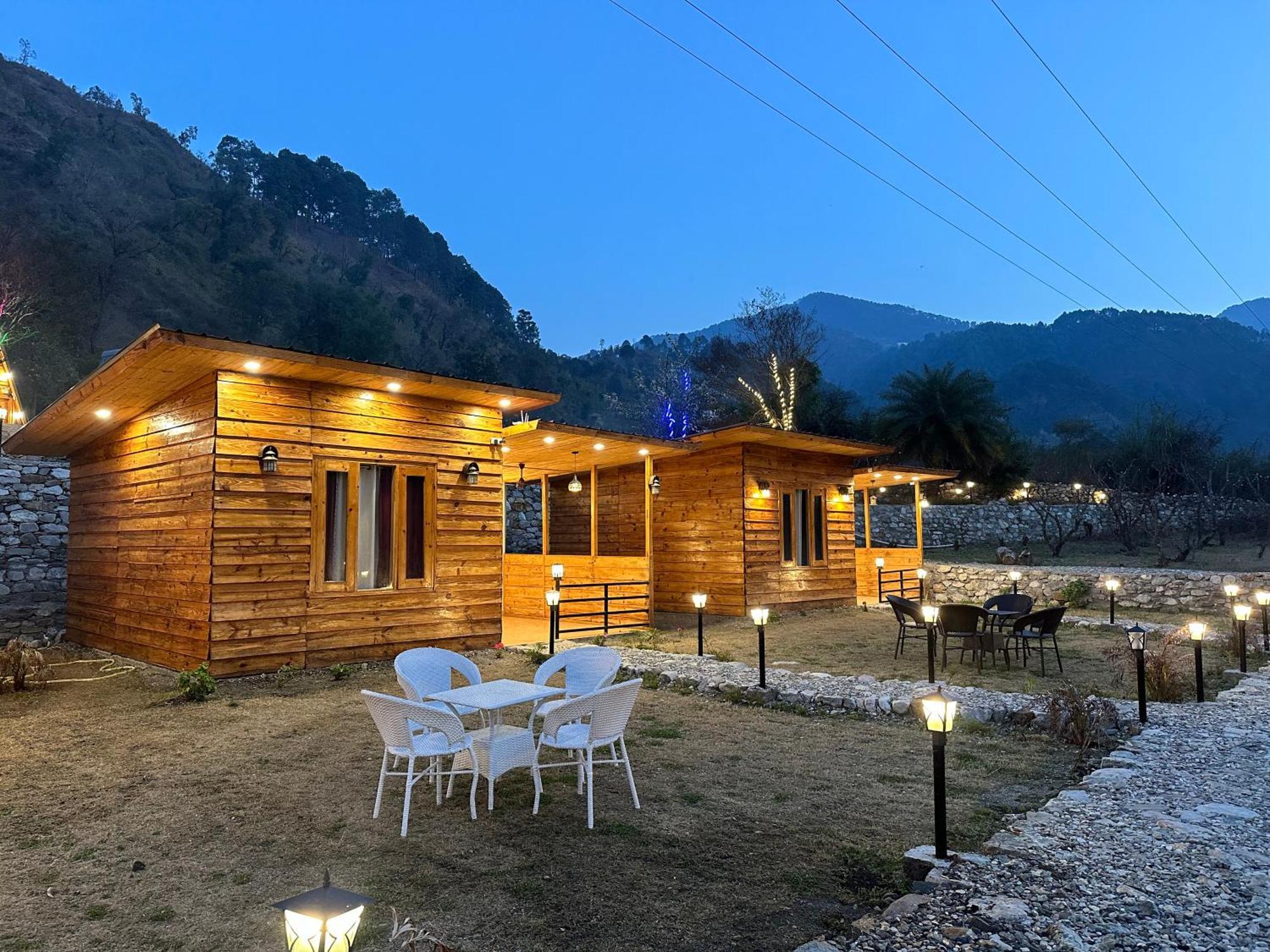 Cabana Riverside Resort - Kainchi Dham Nainital Bagian luar foto