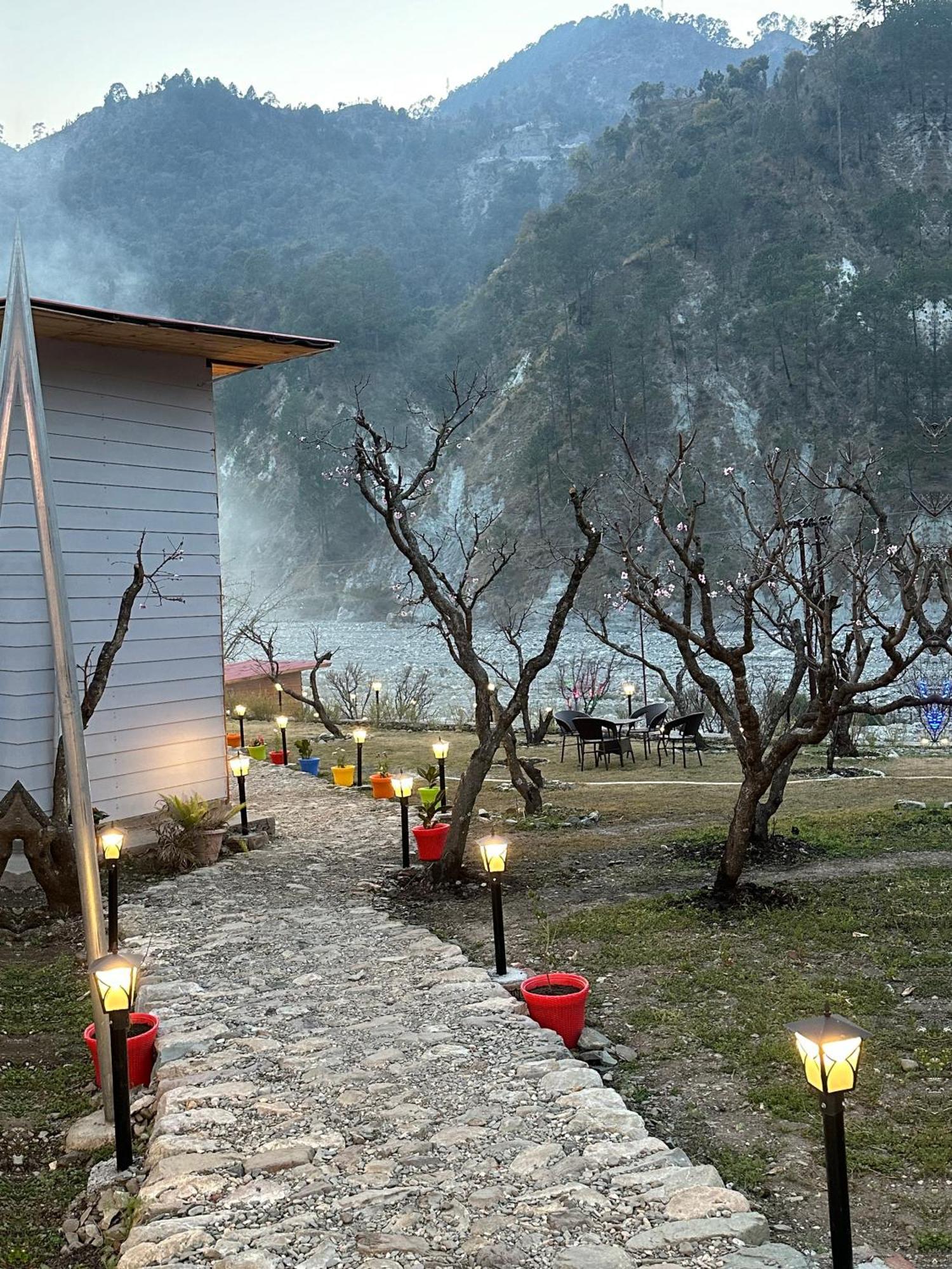 Cabana Riverside Resort - Kainchi Dham Nainital Bagian luar foto