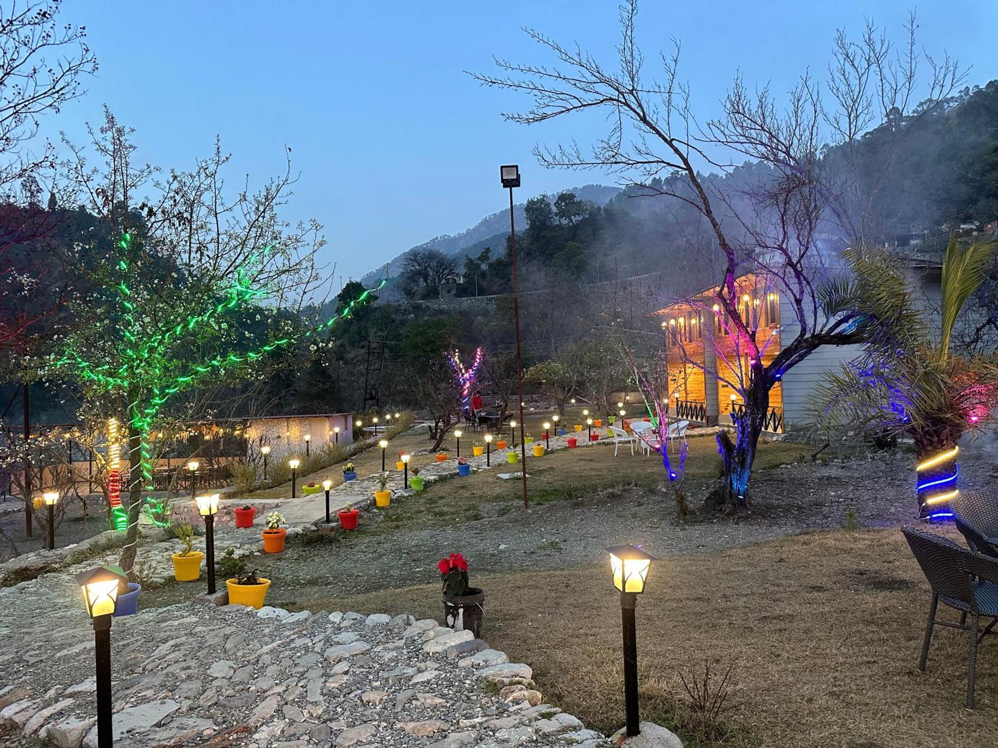 Cabana Riverside Resort - Kainchi Dham Nainital Bagian luar foto