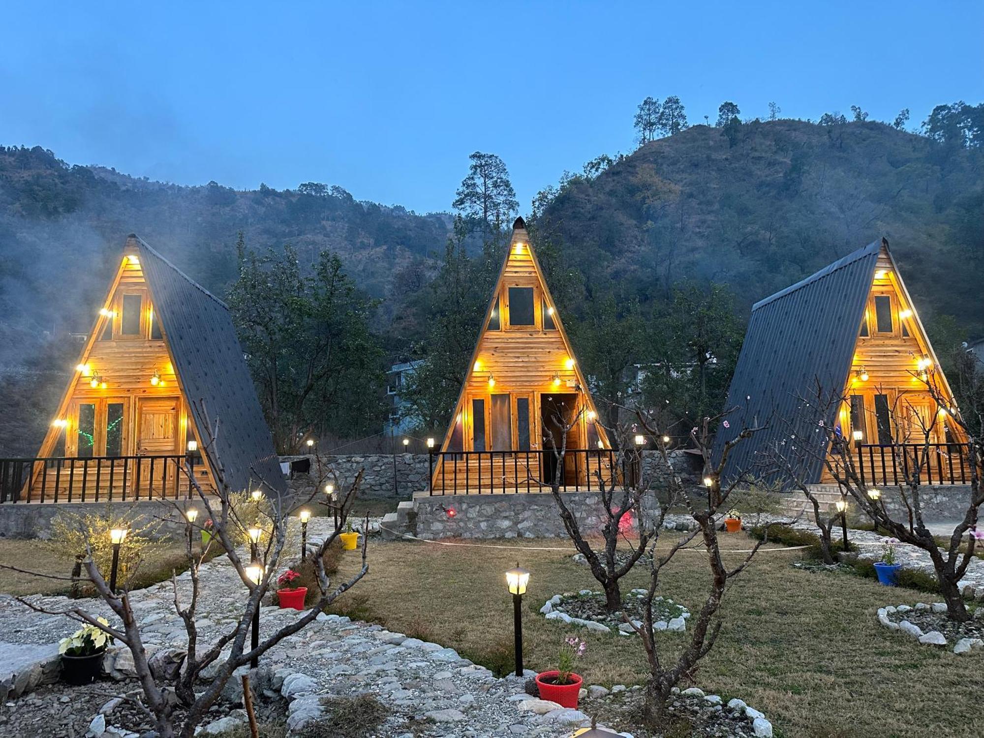 Cabana Riverside Resort - Kainchi Dham Nainital Bagian luar foto