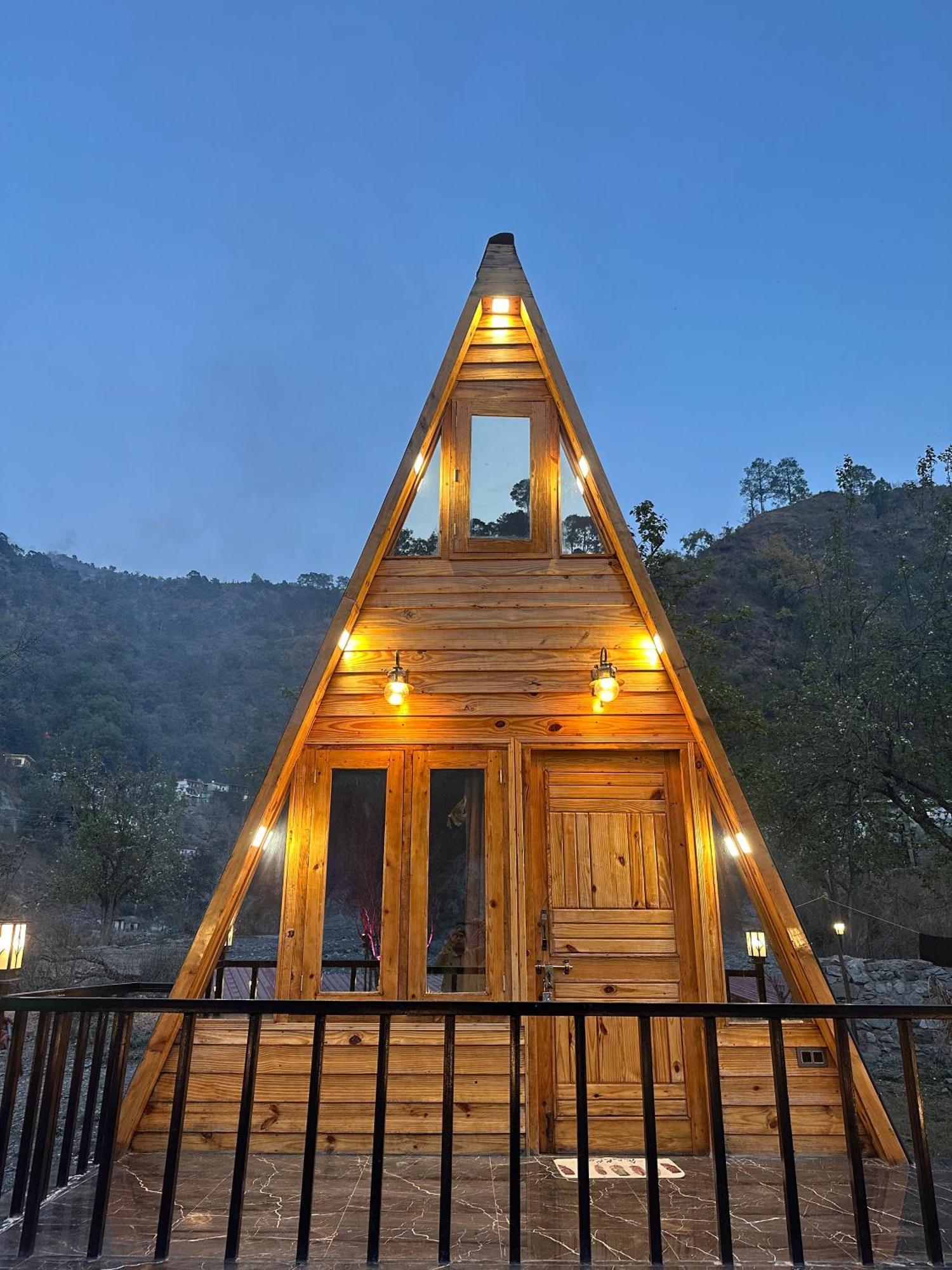 Cabana Riverside Resort - Kainchi Dham Nainital Bagian luar foto