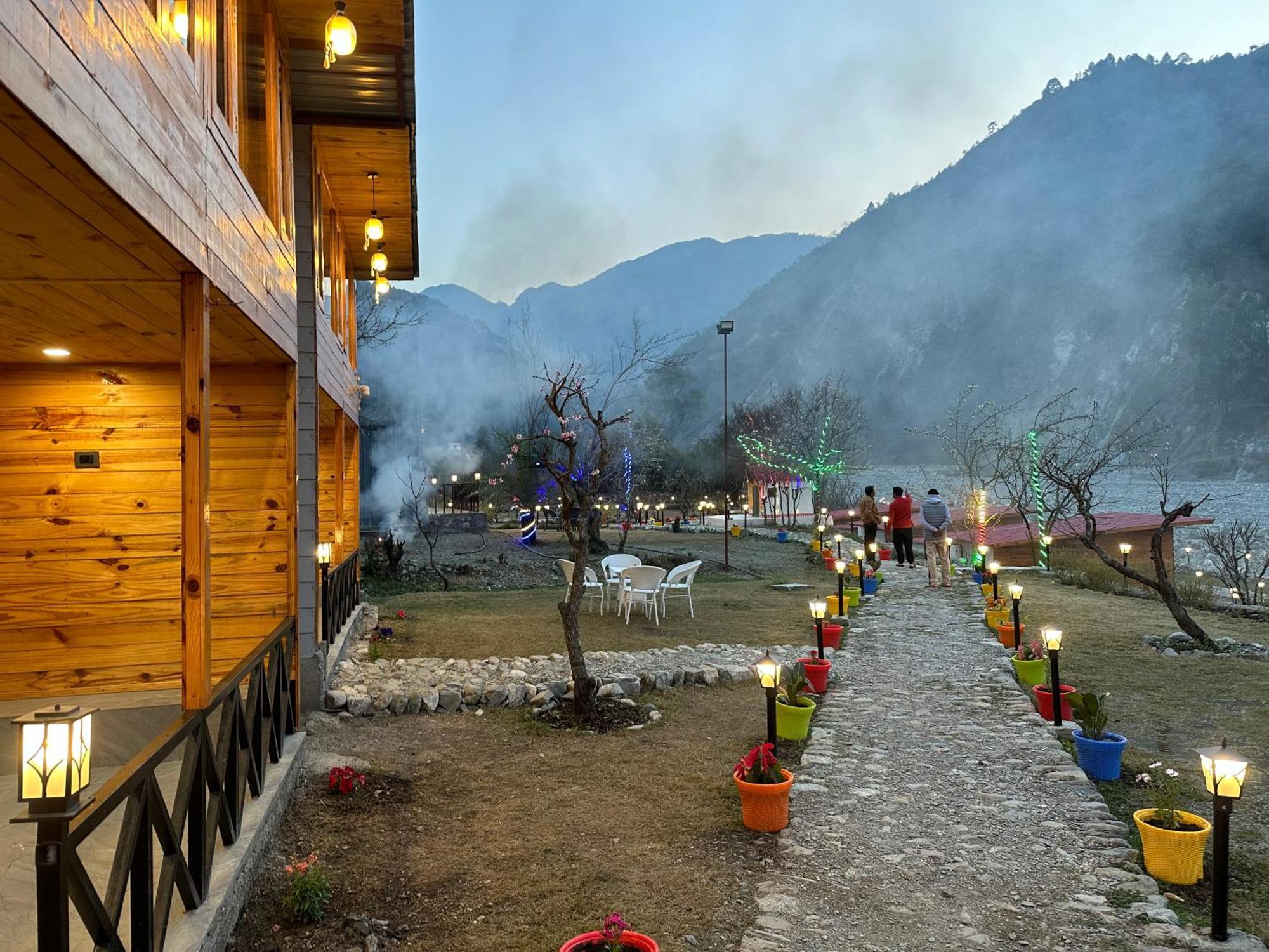 Cabana Riverside Resort - Kainchi Dham Nainital Bagian luar foto
