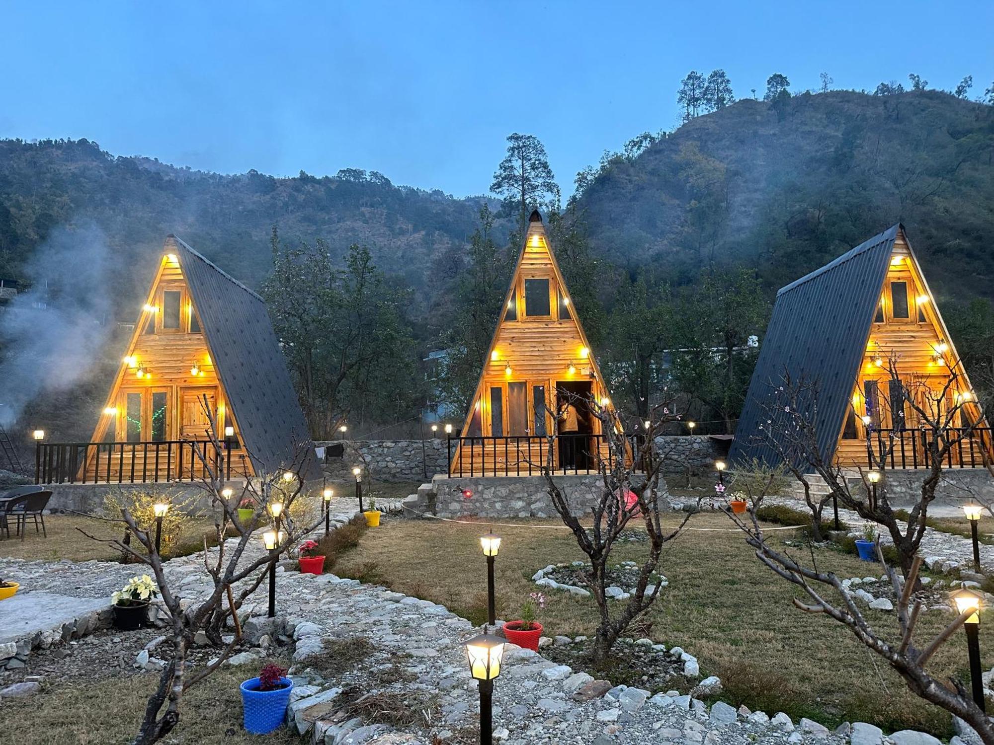 Cabana Riverside Resort - Kainchi Dham Nainital Bagian luar foto